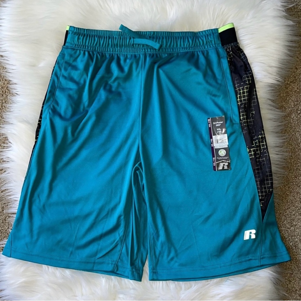 Dri-power 360•RSL Boys Core Short Russell. NWT
Size XXL (18)